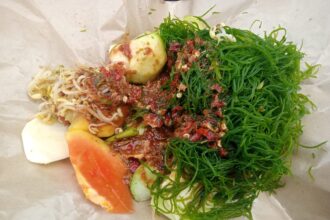 Kuliner Unik Khas Tuban, Rujak Engos-Engos Berbahan Dasar Rumput Laut