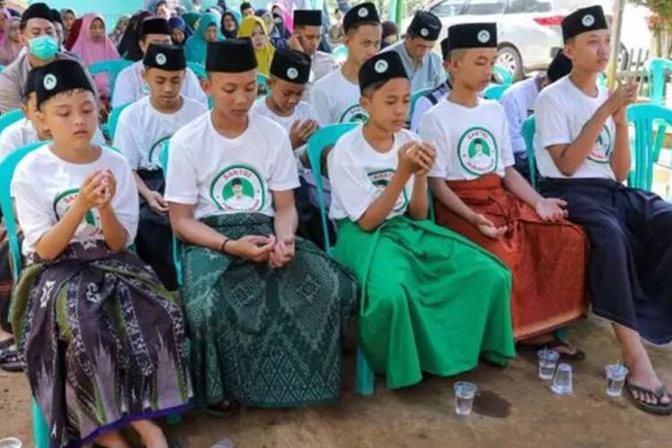 Pertama Kali Ponpes Al-Ittihad Cepu Gelar Khitan Massal