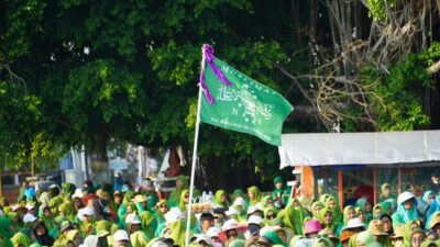 Ribuan Kader Muslimat Nu Meriahkan Jalan Sehat Di Blora