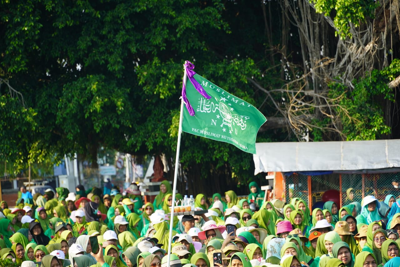 Ribuan Kader Muslimat Nu Meriahkan Jalan Sehat Di Blora