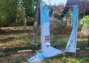 Robek Terkoyak, APK Milik Pasangan Asri Dirusak dan Dibuang ke Tanah