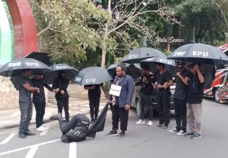 Tuntut Netralitas di Pilkada, Budayawan Bojonegoro Protes Kinerja KPU