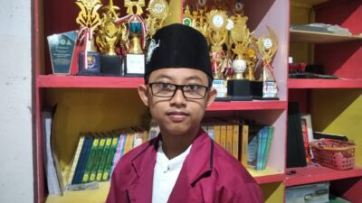 Abu Hasan Melaju ke Babak Final Kompetisi Bahasa Inggris di Surabaya