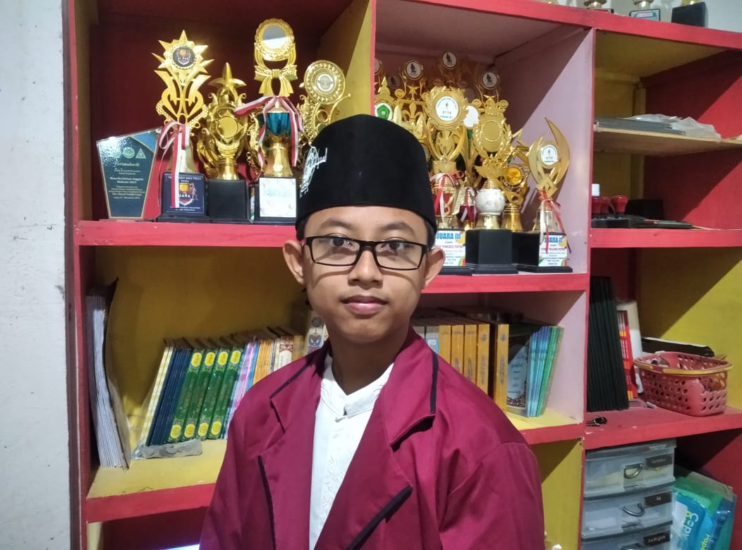 Abu Hasan Melaju ke Babak Final Kompetisi Bahasa Inggris di Surabaya