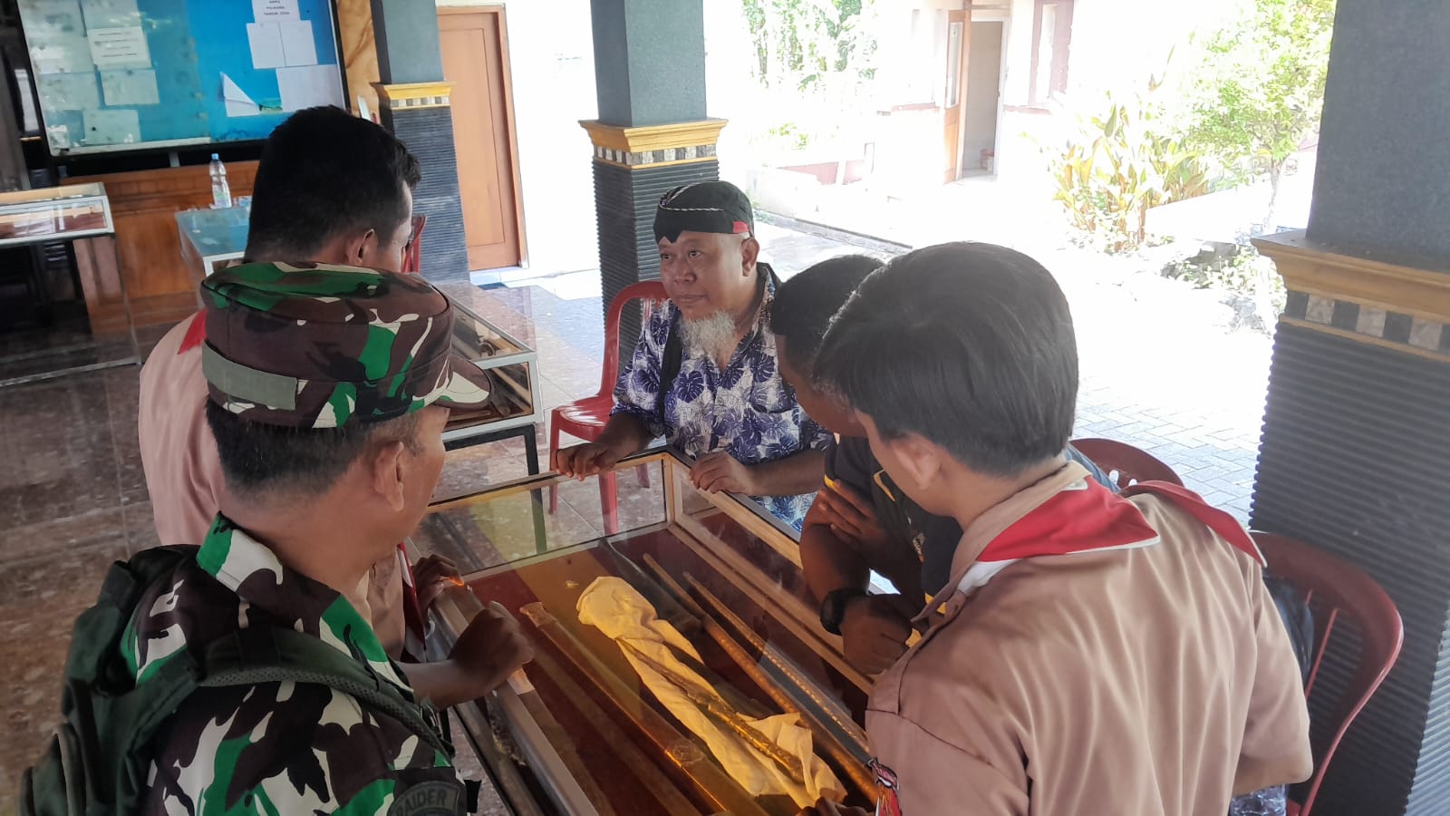 Koramil Kasiman Meriahkan HUT TNI dengan Pameran Pusaka