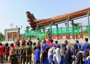 Peringati World Clean Up Day, Ratusan Warga Cepu Bersatu Bersihkan Kota