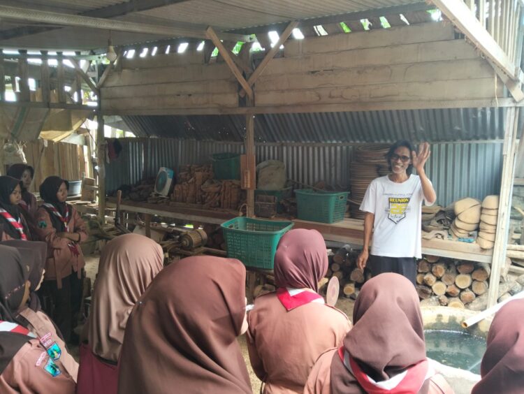Pramuka Saka Wira Kartika Kasiman Belajar Jadi Perajin Kayu 1 Saka Wira Kartika Kasiman Belajar Jadi Perajin Kayu