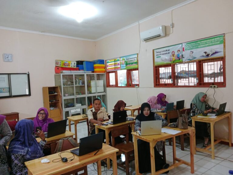 SD Muhammadiyah Cepu Adakan Pelatihan AI dan Coding