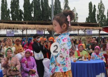 Blora Keren! 5.000 Orang Menjadi Peserta Festival Blora Berkebaya 2024