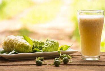 Buah Mengkudu dan Berbagai Macam Cara Mengolahnya Menjadi Minuman Kesehatan