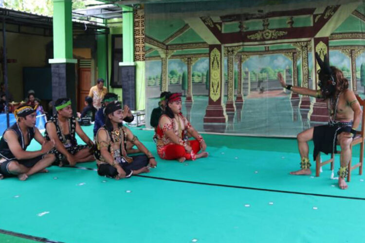 HUT ke-79 PGRI dan HGN 2024, Korwil Bidik Jati Kabupaten Blora Rayakan dengan Pentas Ketoprak 1 HUT ke-79 PGRI dan HGN 2024 Korwil Bidik Jati Kabupaten Blora Rayakan dengan Pentas Ketoprak