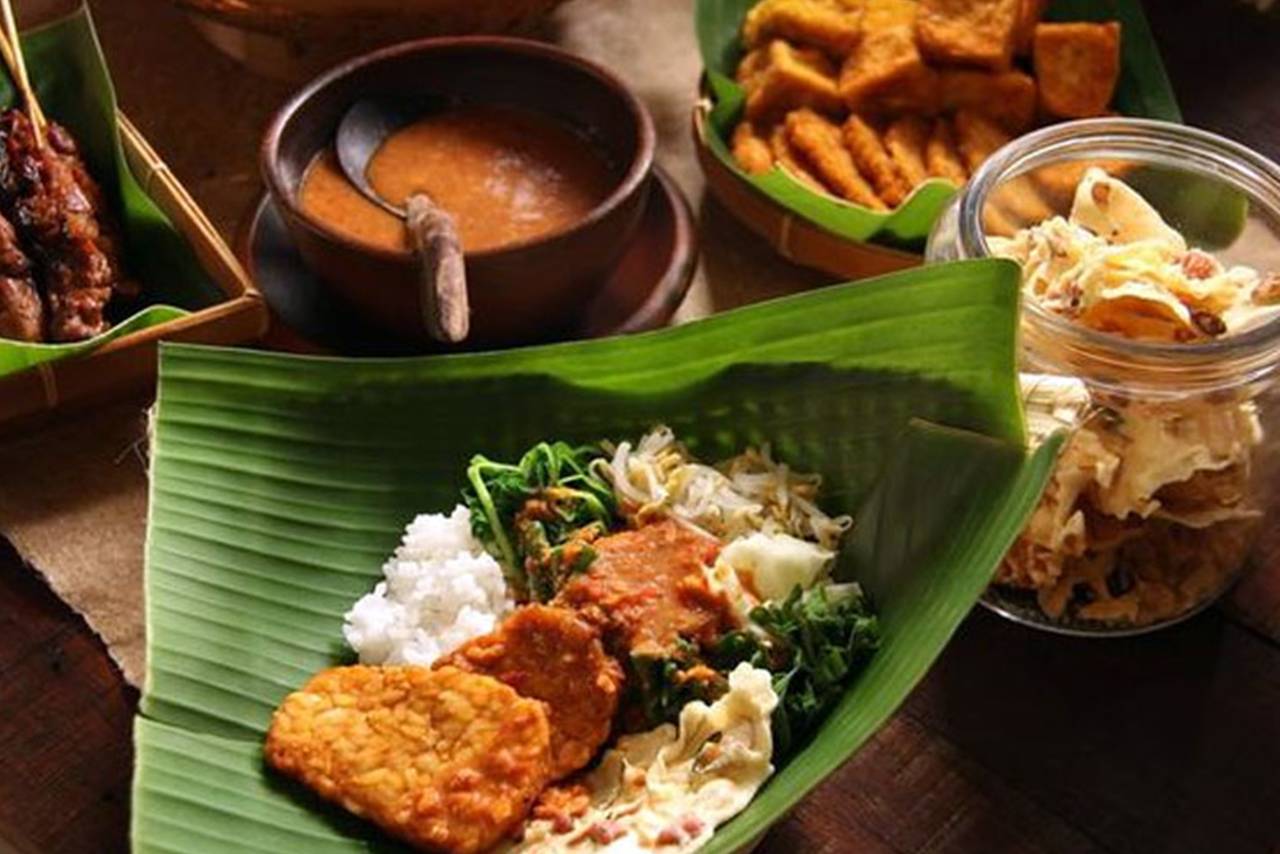 Nasi Pecel Ikon Kuliner Khas Cepu yang Memasyarakat dengan Harga Bersahabat