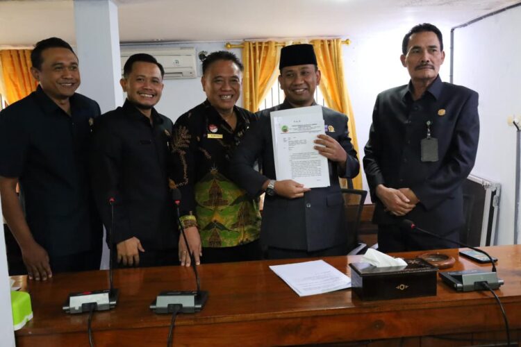 Dukung Penambahan DBH Migas dari Blok Cepu, DPRD Blora Setujui Pengajuan Judicial Review UU HKPD 1 Dukung Penambahan DBH Migas dari Blok Cepu, DPRD Blora Setujui Pengajuan Judicial Review UU HKPD
