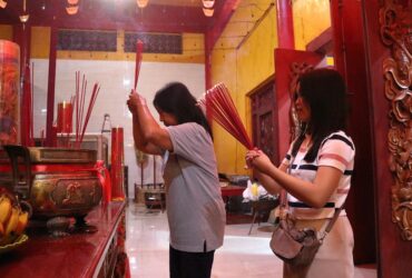 Sembahyang Imlek 2576 WNI Tionghoa Penuhi Klenteng Hok Tik Bio Blora