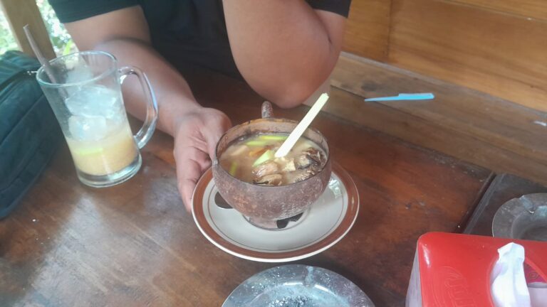 Wedang Pokak Susu Minuman Tradisional Andalan Kedai Mbah Yi Bojonegoro