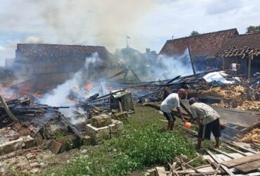 Korsleting Listrik Diduga Menjadi Peyebab Kebakaran di Desa Kalen, Blora