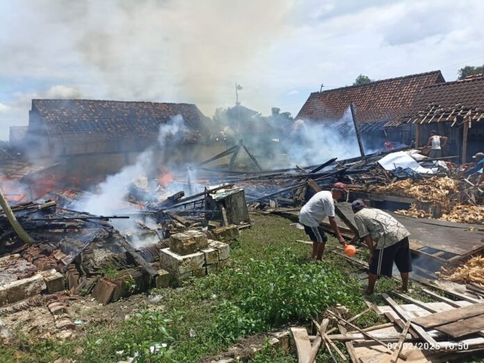 Korsleting Listrik Diduga Menjadi Peyebab Kebakaran di Desa Kalen, Blora