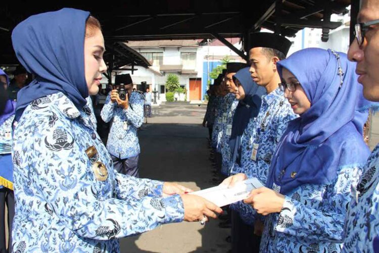 Termasuk untuk Guru HONORER! Tunjangan Guru Non-ASN Tahun 2025 Naik Jadi Segini 1 Termasuk untuk Guru HONORER! Tunjangan Guru Non-ASN Tahun 2025 Naik Jadi Segini