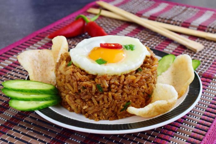 2 Menu Sahur Hemat Ala Anak Kost: Indomie Rebus Sawi Campur Telur dan Nasi Goreng Praktis Bumbu Sajiku