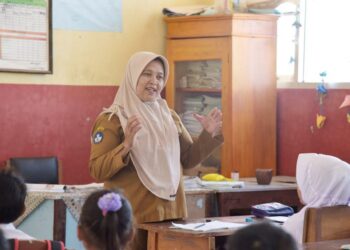 Diluar TPG dan TKG! Kemendikdasmen Beri Insentif bagi Guru Non ASN Sebesar Ini Per Bulan Cek Syaratnya