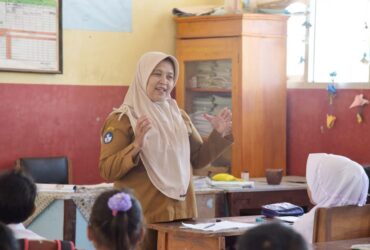 Diluar TPG dan TKG! Kemendikdasmen Beri Insentif bagi Guru Non ASN Sebesar Ini Per Bulan Cek Syaratnya