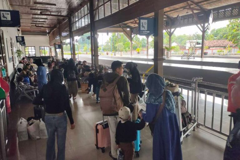 Mudik Lebaran 2025 Lancar 20 Ribu Pemudik Tiba di Blora Gunakan Kereta Api