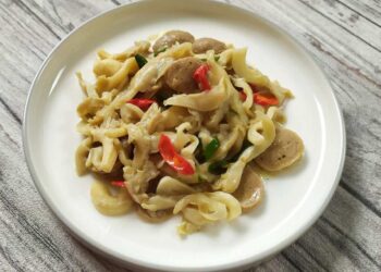 Sat-Set Gak Pake Lama! Tumis Jamur Tiram Pentol Bakso Ide Menu Sahur Praktis dan Bergizi
