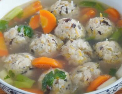 Sup Bola-Bola Ayam Kuah Bening Ide Menu Sahur Bergizi Disukai Seluruh Keluarga