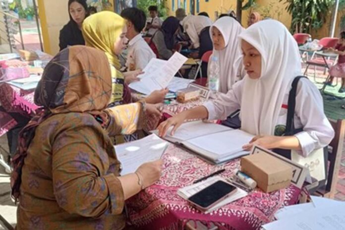 Tak Ada Lagi Zonasi! Mendikdasmen Abdul Mu'ti Resmi Tetapkan 4 Jalur SPMB Tahun 2025