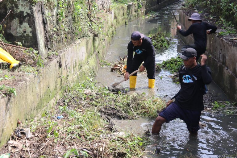 Pasca Banjir, Wabup Blora Pimpin Aksi Bersih Sungai di Cepu