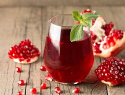 5 Manfaat Utama Jus Delima untuk Kesehatan Beserta Tips Mengolahnya