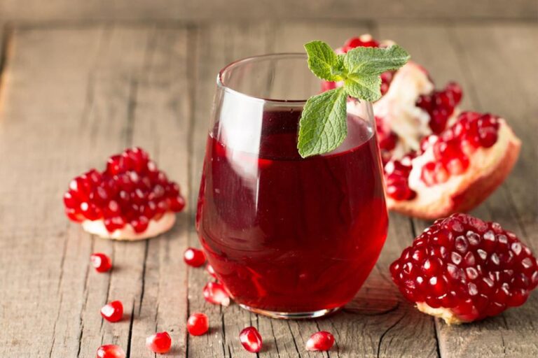 5 Manfaat Utama Jus Delima untuk Kesehatan Beserta Tips Mengolahnya