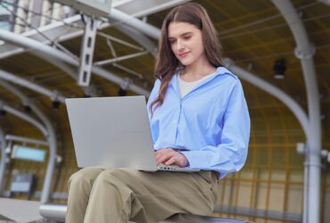 Cocok Untuk Semua Kalangan Laptop AI 2025 Terbaik ASUS Vivobook S14 Series Harga Umum Performa Maksimum