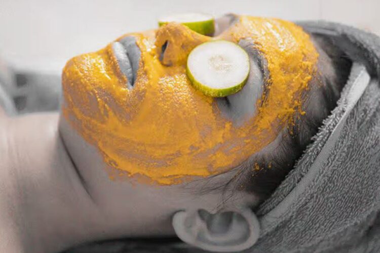 Mengatasi Jerawat dan Penuaan Dini 5 Resep Masker Kunyit Sederhana untuk Mengatasi Permasalahan Kulit