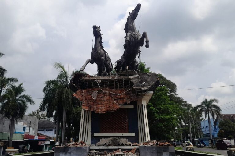 8 Tahun Epik Berdiri Patung Arjuna Wiwaha di Kota Cepu Ambrol