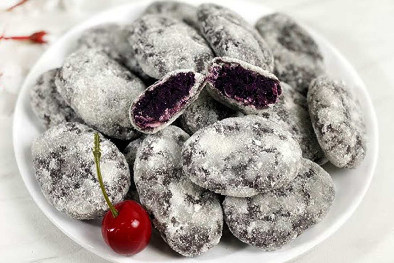 Kue Gemblong Ketan Hitam Kenyal dan Lembut Kreasi Jajanan Khas Masa Kecil yang Menggoda Kenangan