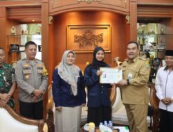 18 Mahasiswa PEM Akamigas Cepu Penerima Beasiswa Pemkab Blora Resmi Lulus Bupati Serahkan Ijazah