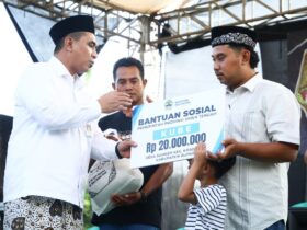 Taj Yasin Salurkan Rp860 Juta Modal Usaha untuk KUBE Blora