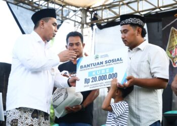 Taj Yasin Salurkan Rp860 Juta Modal Usaha untuk KUBE Blora