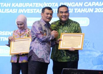 Capaian Nilai Investasi Tertinggi Bupati Blora Terima Penghargaan CJIBF 2025