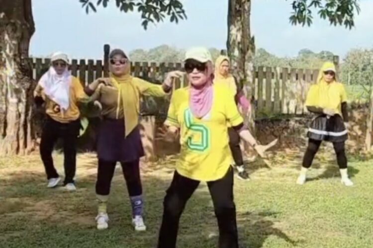 Cik Gu Sinta Mentor Senam Blora yang Bikin Keringat dan Ketawa Tumpah Ruah