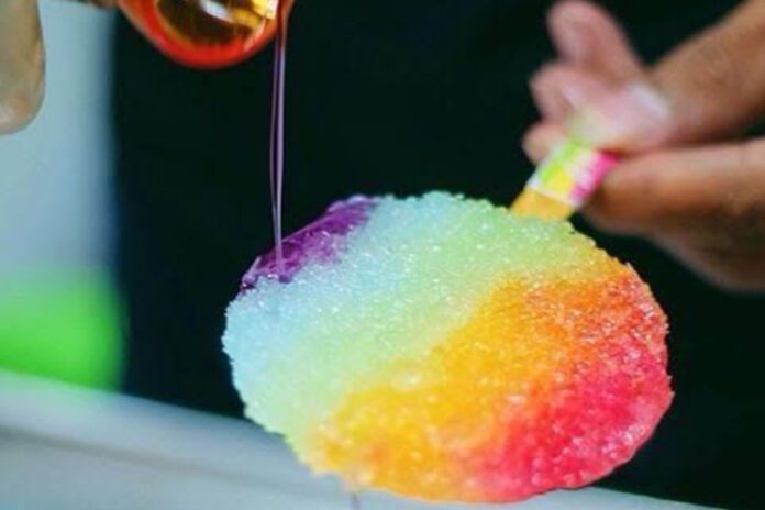 Kelezatan yang Menggugah Kenangan Es Gosrok Jajanan Es Legendaris dengan Warna-Warni yang Bikin Meleleh
