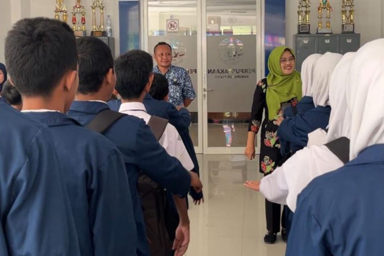 OSIS SMP Negeri 1 Todanan Kunjungi DPK Blora