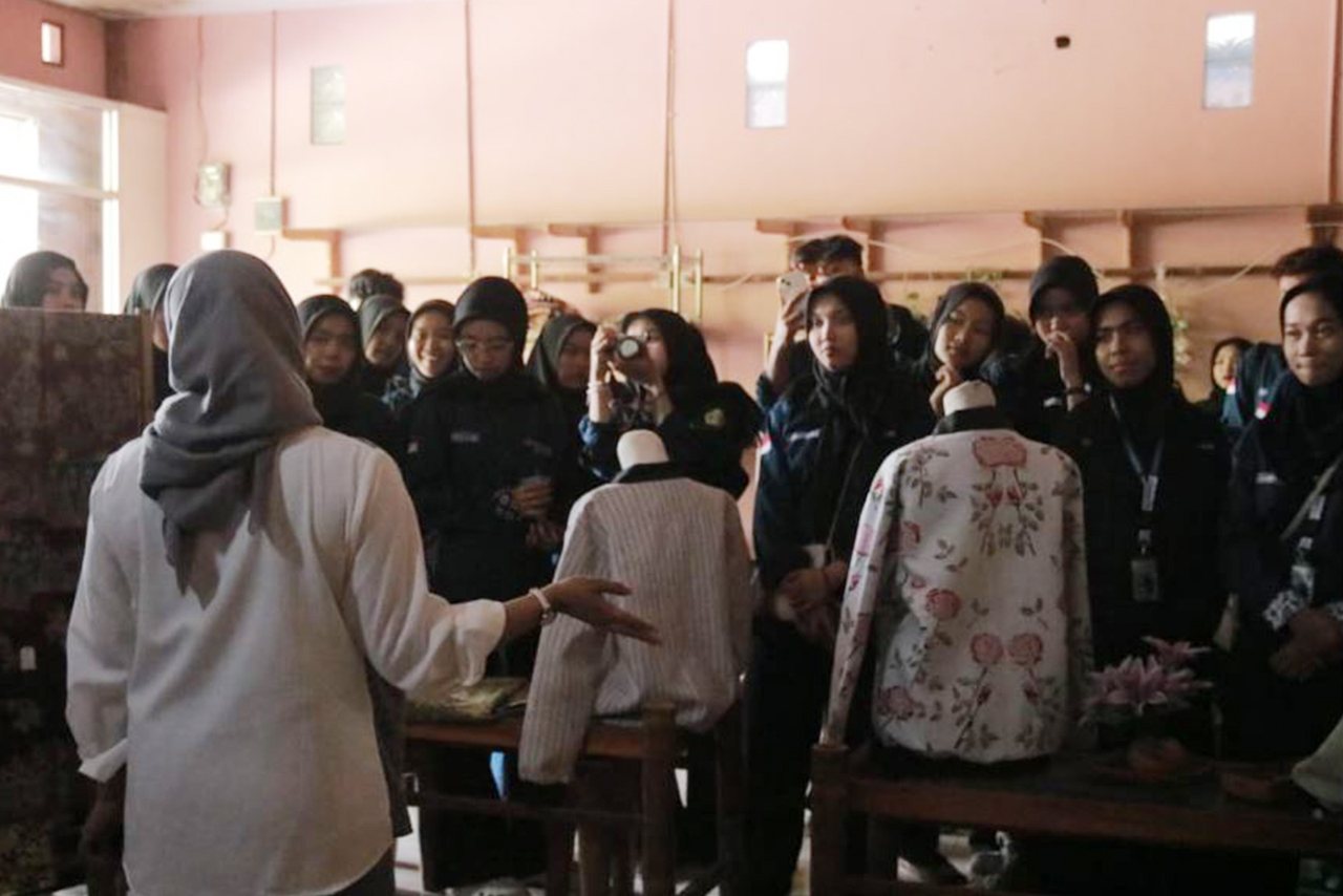 Perkuat Solideritas Sosial IMPARA UIN Walisongo Gelar Baksos 5 Hari di Desa Sendang Agung