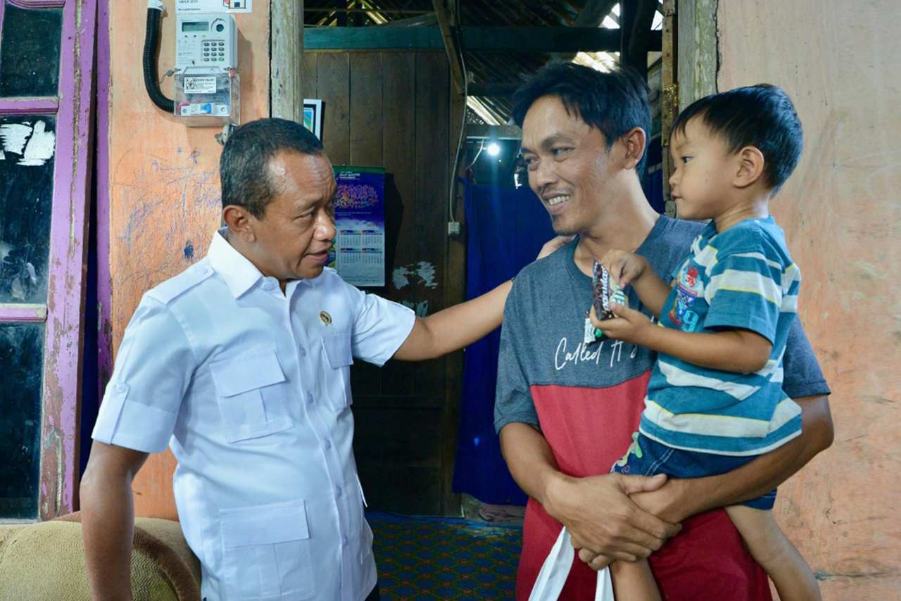 Program Pasang Listrik Gratis di Blora Menteri ESDM Pastikan Akses Merata