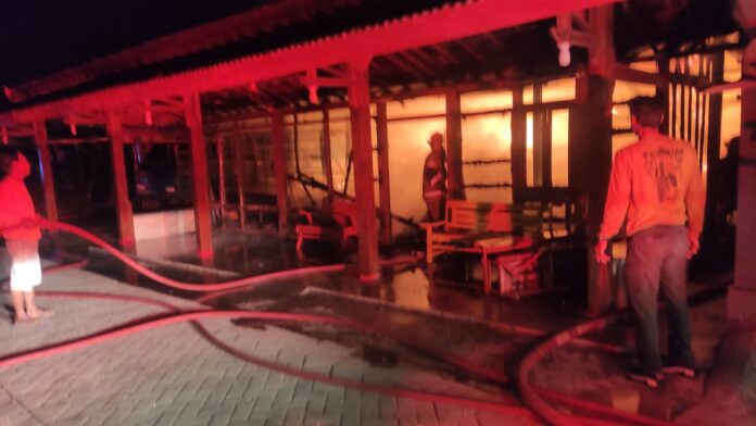 Rumah Lansia di Desa Brumbung Blora Terbakar Diduga Akibat Korsleting