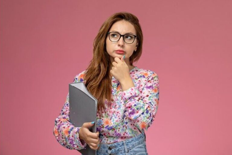 Sering Tolah-Toleh Inilah 4 Zodiak dengan Kemampuan Berpikir yang Lambat