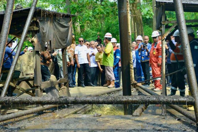 Sinyal Produksi Migas Menguat Bahlil Tinjau Sumur Tua di Blora