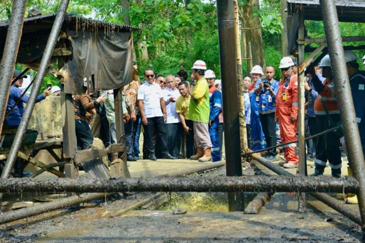 Sinyal Produksi Migas Menguat Bahlil Tinjau Sumur Tua di Blora