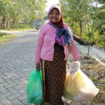 Tak Pernah Pensiun Mbah Kanah dan Kerupuk Sekolah